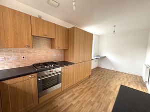 Kitchen (1)- click for photo gallery